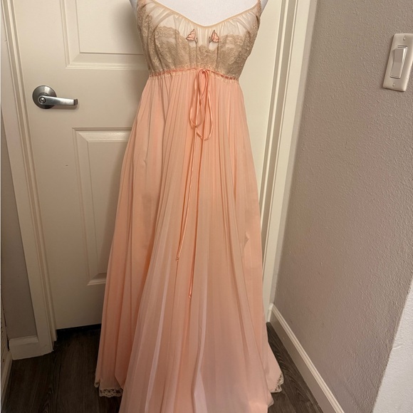 Elegant Peach Lace and Nylon Vintage Nightgown - Picture 2 of 12